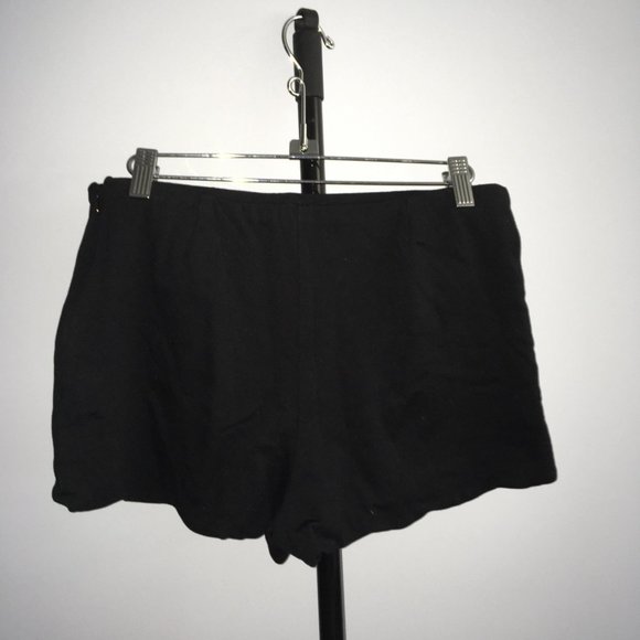 Design Lab Black Shorts - Picture 2 of 5